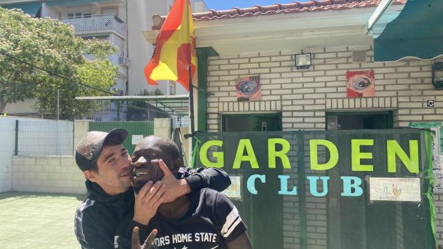 Juan José Ballesta y su amigo 'El Francés', este jueves en Parla (Madrid).