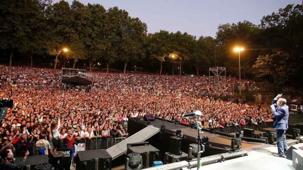 Abel Caballero en su intervención antes del concierto de Dani Martín en Castrelos.