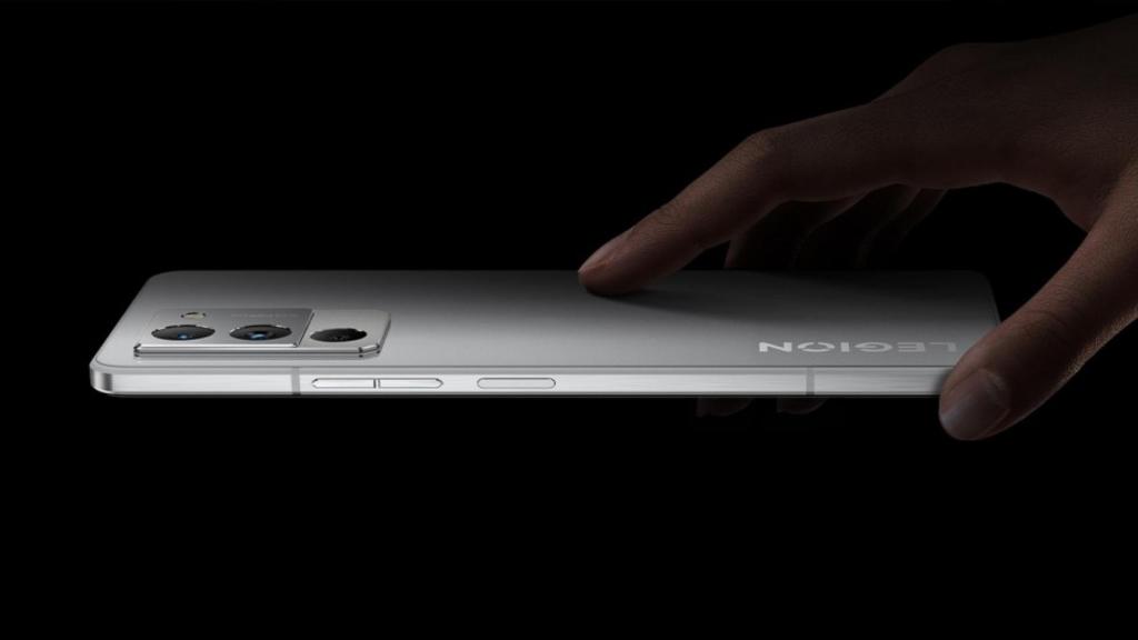 Lenovo Legion Y70 lateral