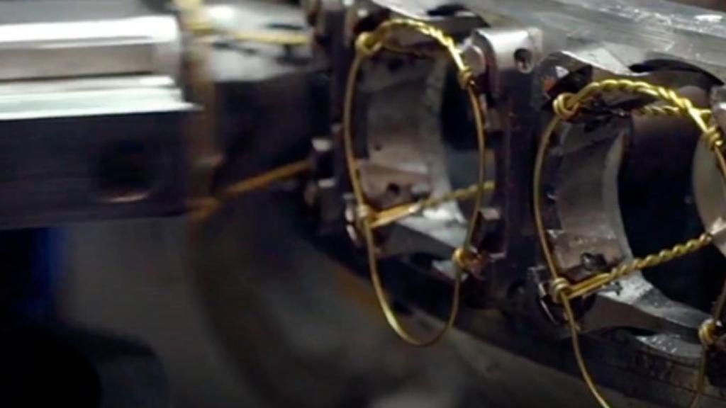 Pervasive ha implementado en la empresa Sabat su solución que reduce y predice de forma automatizada posibles fallos en el trenzado y encajado de los bozales del cava y, por otra parte, aumenta la calidad del producto final.