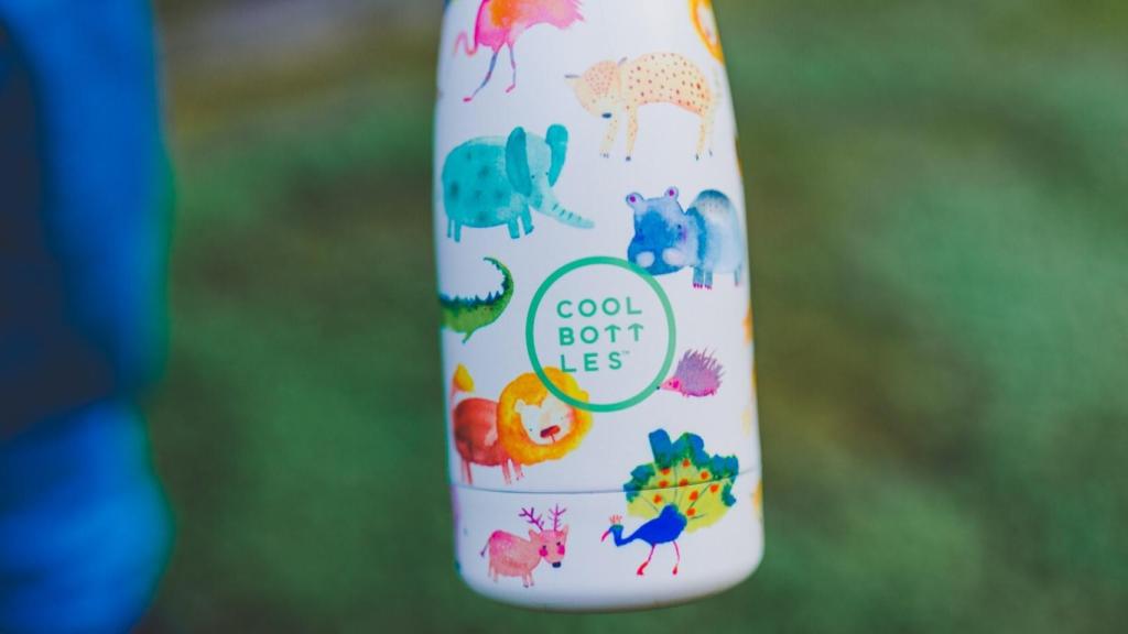 Una botella de Cool Bottles.