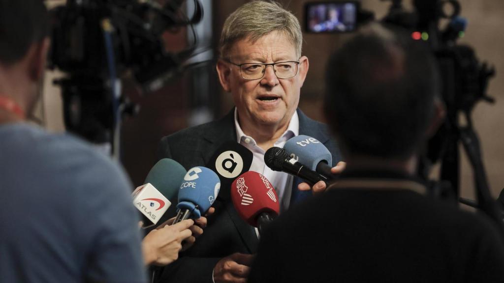 El presidente de la Generalitat, Ximo Puig, haciendo declaraciones sobre los incendios.