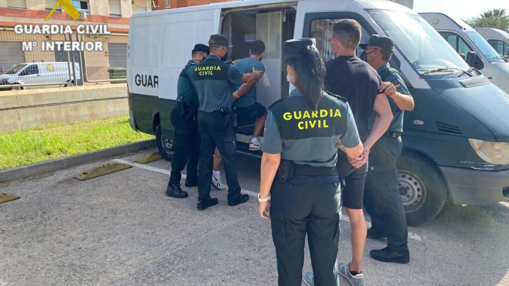 Los dos hombres detenidos por este caso en Chiva.