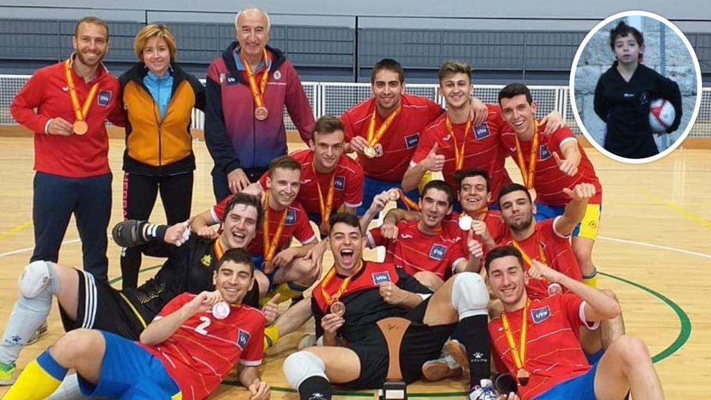 Nacho Pérez en una foto en sus comienzos junto a otra en un torneo con el primer equipo.