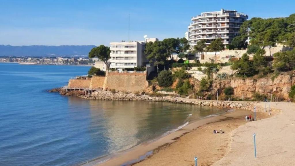 Tragedia en la playa de Salou: muere un padre, su hijo de 15 años y un amigo de ambos ahogados