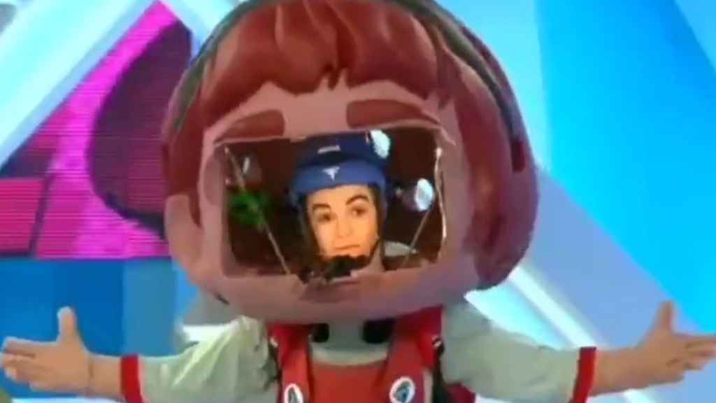 Carla Pulpón, bailando; y Carla Pulpón, dentro de Mapi.