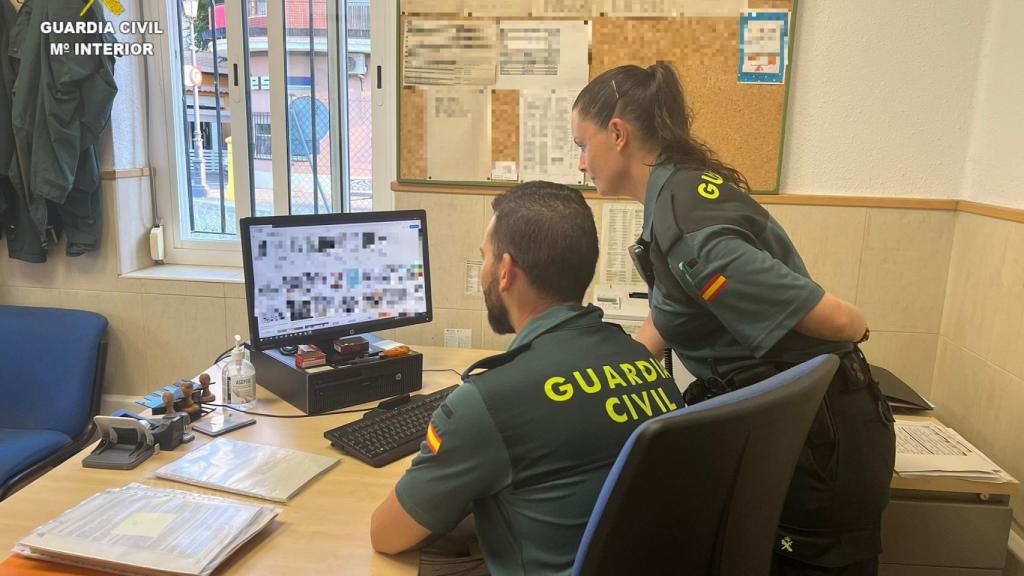 Dos agentes de la Guardia Civil, en imagen de archivo.