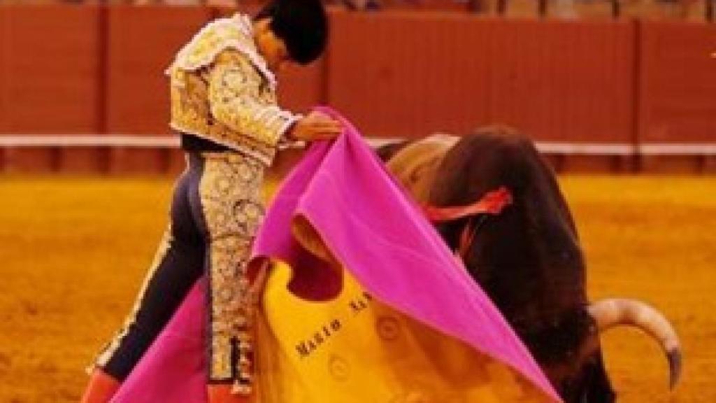 Una verónica de Mario en su debut sevillano el pasado 30 de junio