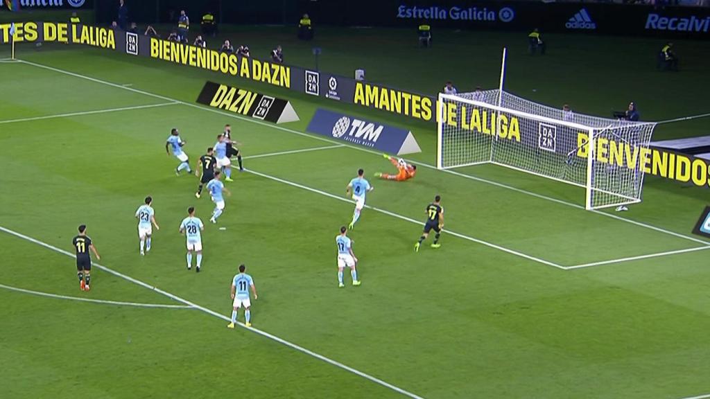 Marchesín para el rechace del penalti a Benzema