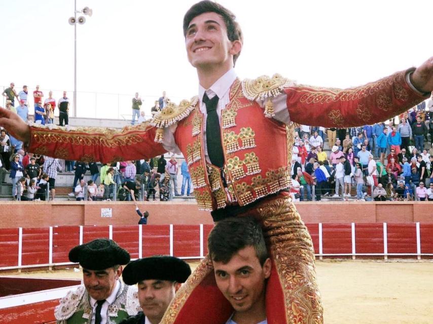 Pérez Marciel saliendo a hombros