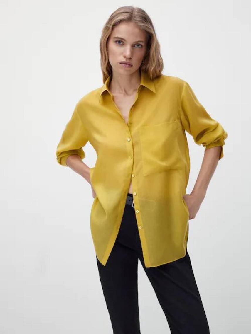 Camisa fluida Lyocell, de Massimo Dutti.