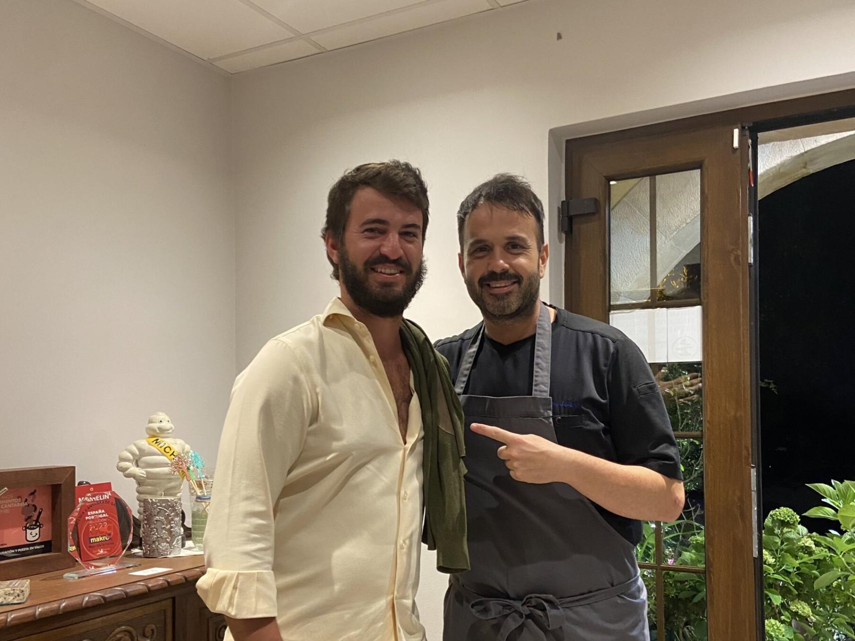 Gallardo visita el restaurante al que boicotearon por la foto con Espinosa  y Monasterio