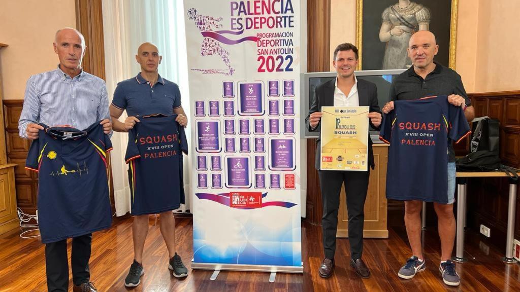 El concejal de deportes, Víctor Torres, en la presentación de esta mañana la XVIII edición del Open Nacional de Squash San Antolín