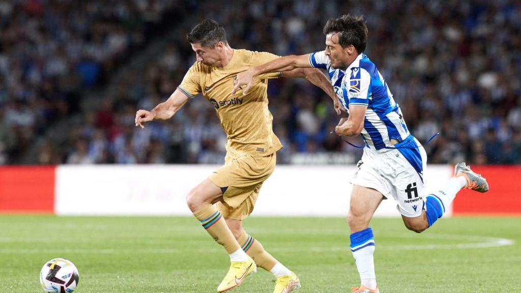 Robert Lewandowski y David Silva, en el Real Sociedad - FC Barcelona de La Liga 2022/2023