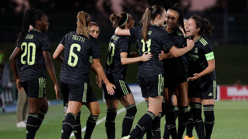 Las jugadores del Real Madrid Femenino celebran un gol en la Champions