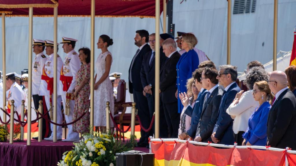 La ministra de Defensa, Margarita Robles, y la alcaldesa de Cartagena, Noelia Arroyo, en una imagen de archivo de un acto celebrado en la ciudad portuaria.