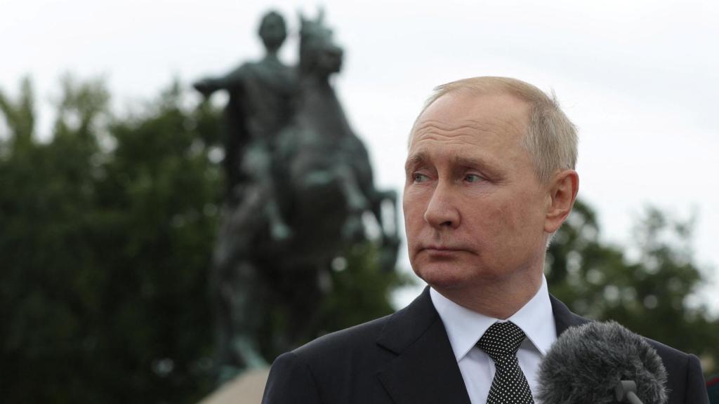 Vladímir Putin, en el desfile del día de la Marina en San Petersburgo.