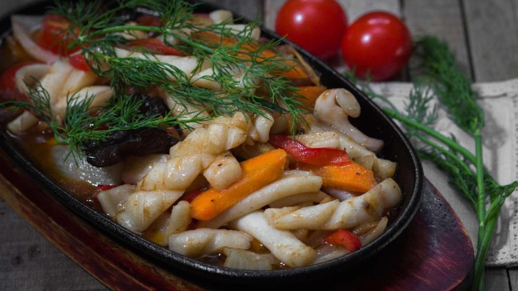 El plato vietnamita Muc Xao.