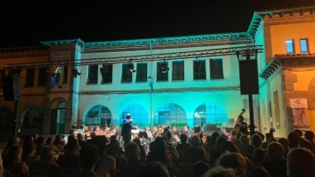 Concierto en Candeleda de mano de la 'Orquesta de Cámara de Candeleda' y de la escuela de baile 'Rosa María Loaisa'