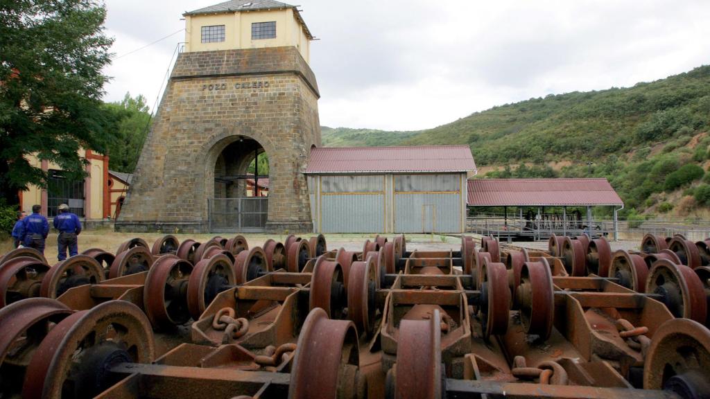 Entrada al pozo Calero en Barruelo de Santullán (Palencia)