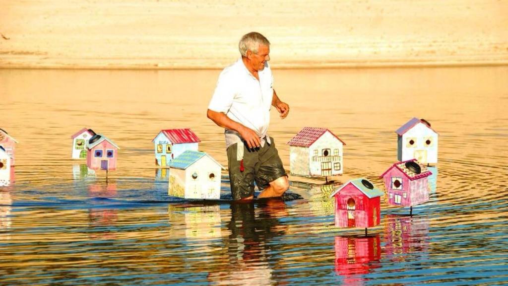 Recuerdo al pueblo de Argusino con casas flotantes en el embalse de Almendra