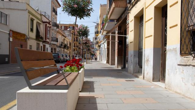 La Policía Nacional arresta a un joven acusado de agredir a su padre en plena calle. En la imagen, la de los Desamparados de Mislata.
