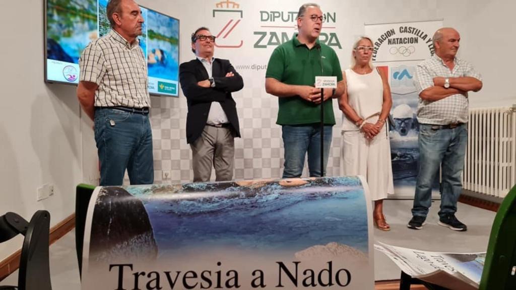 Presentación de la travesía a nado por el Lago de Sanabria