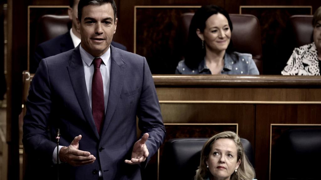 Pedro Sánchez con Nadia Calviño en el Congreso.