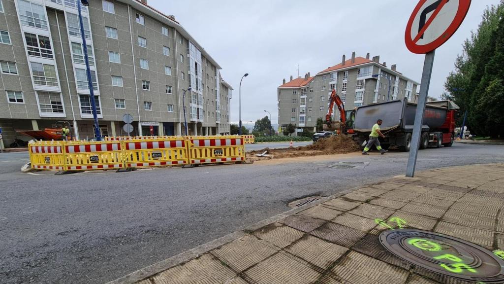 Obras para construir  la glorieta de la plaza de la Iglesia de Vilaboa, en Culleredo (A Coruña).