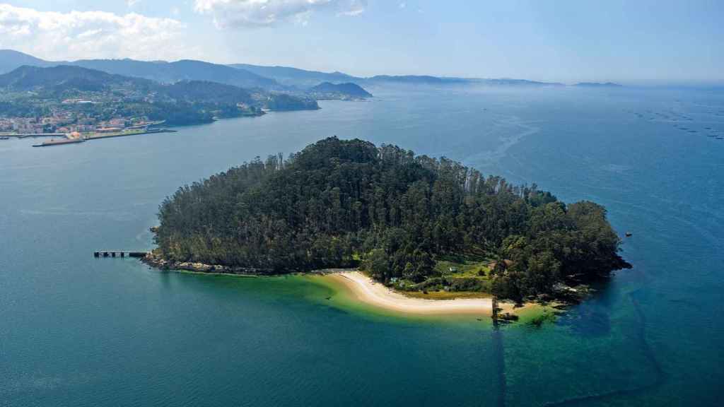 Panorámica de la isla de Tambo, ría de Pontevedra.