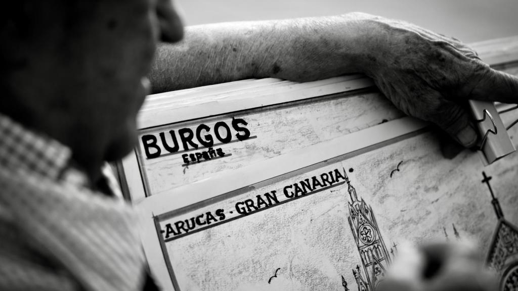 Juan abrazando sus catedrales.