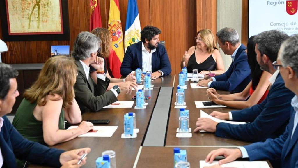 El presidente de la Región de Murcia, Fernando López Miras, este jueves, en el Consejo de Gobierno celebrado en San Pedro del Pinatar.