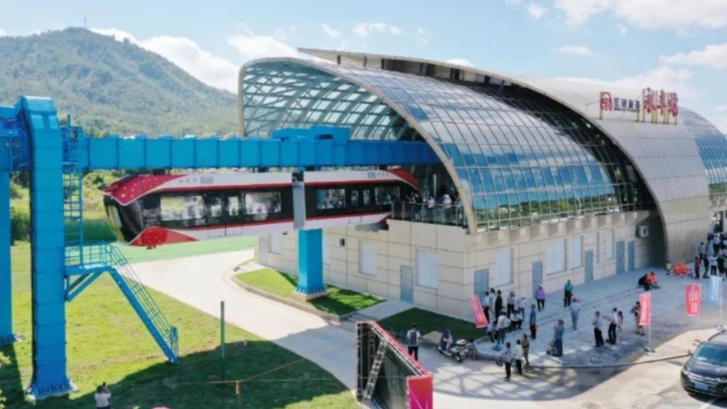 La primera estación del Red Rail