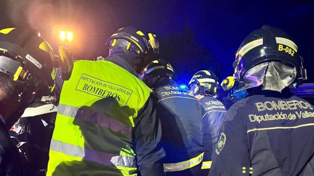 Los Bomberos de Diputación trabajan en el lugar tras los hechos
