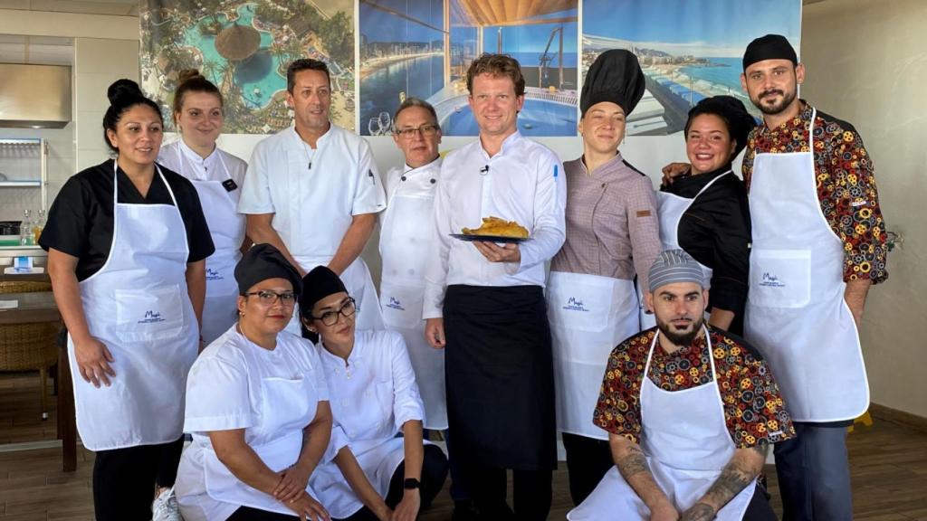 Bart, junto a varios de los asistentes a la primera jornada de formación.