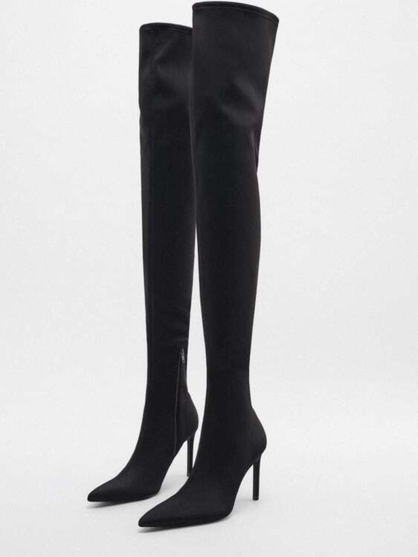 Bota tacón alto tejido, de Zara.