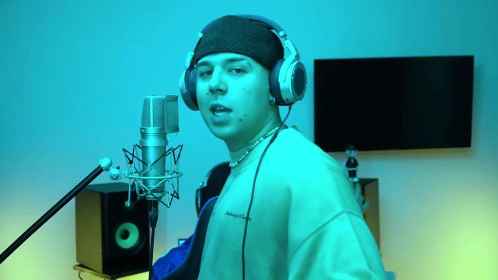 Fotograma del videoclip de Queveo y BZRP