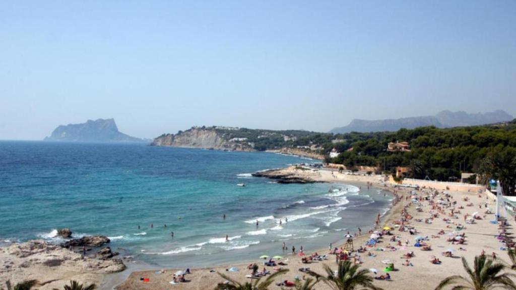 El septuagenario británico ha fallecido ahogado en la playa L'Ampolla de Moraira.