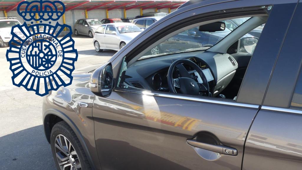 Detenido un hombre por el robo en el interior de un vehículo