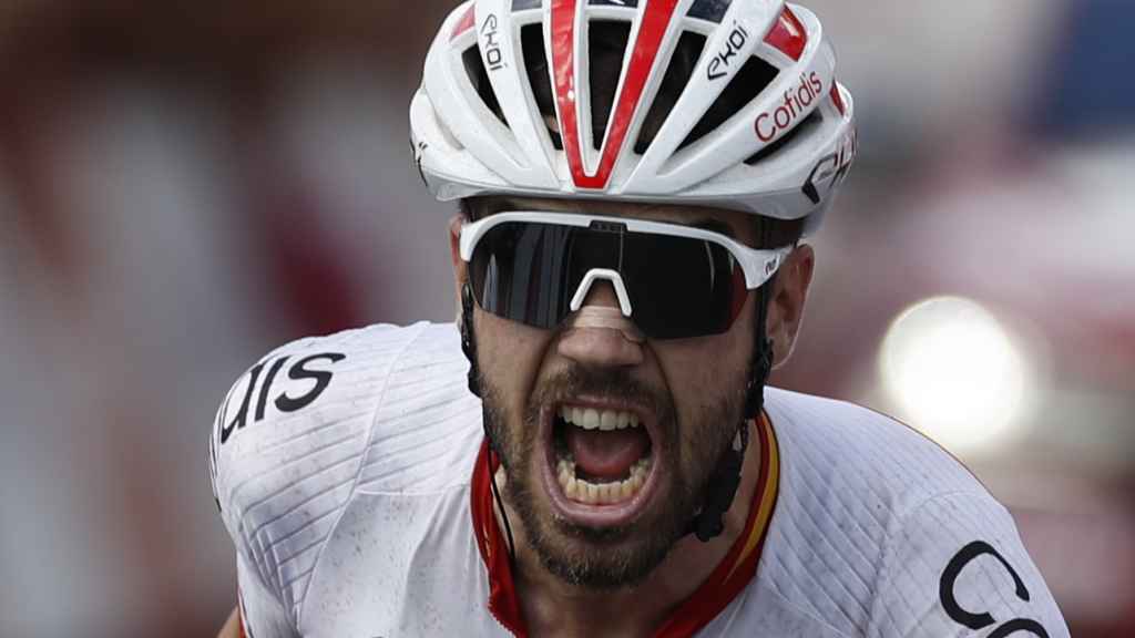 Jesús Herrada celebra su victoria en Cistierna en La Vuelta 2022