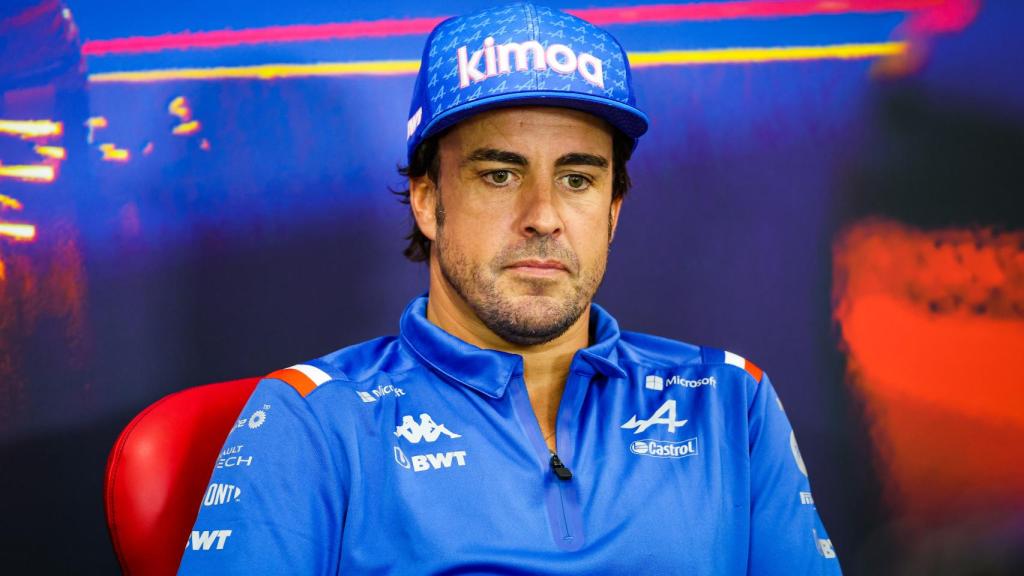 Fernando Alonso durante una rueda de prensa con Alpine