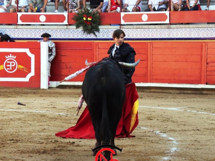 Curro Márquez preparando la igualada para la estocada