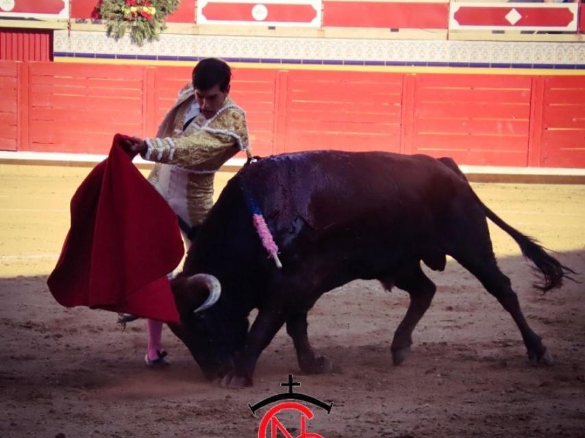 José Manuel Serrano, en un pase de pecho.