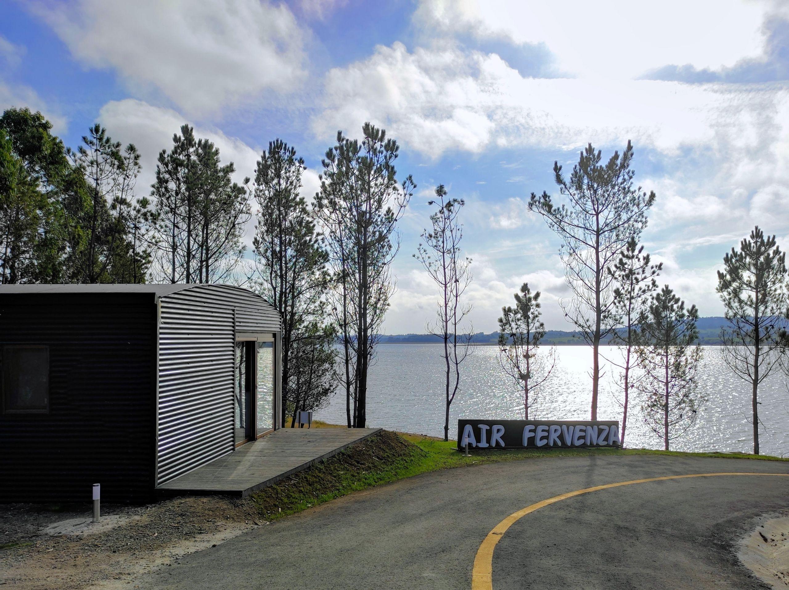 Entrada al complejo de Air Fervenza. Foto: Quincemil