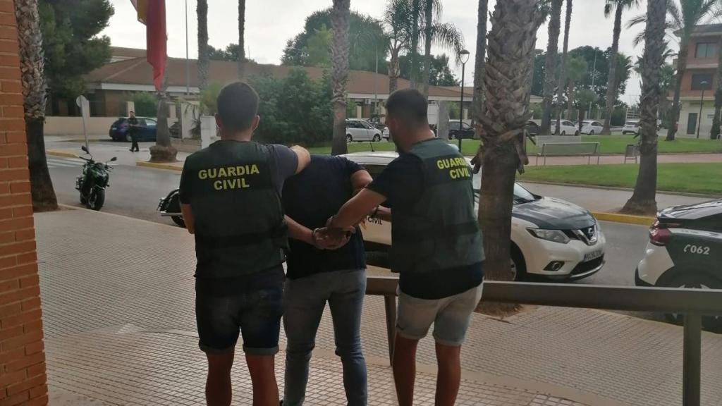 La Guardia Civil detiene a un toxicómano reincidente violento en la Alcudia.