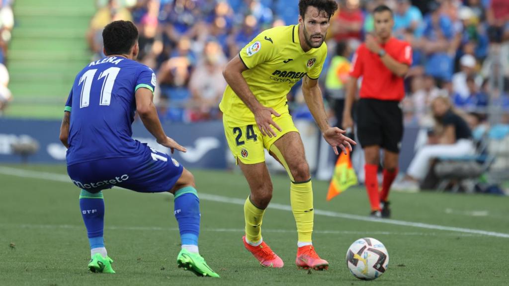 Pedraza es presionado en una jugada por Aleñá