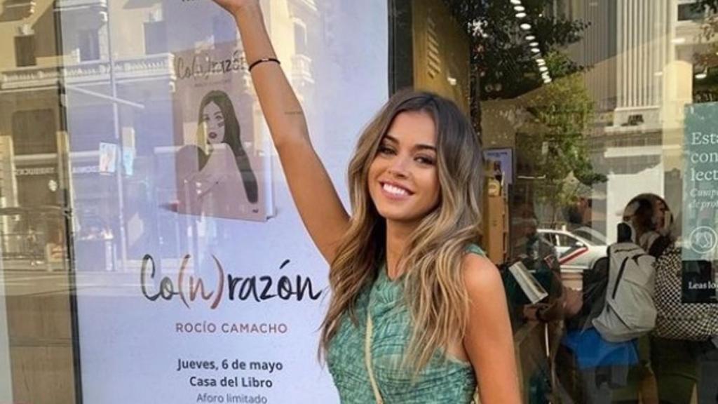 Rocío Camacho en su firma de libros