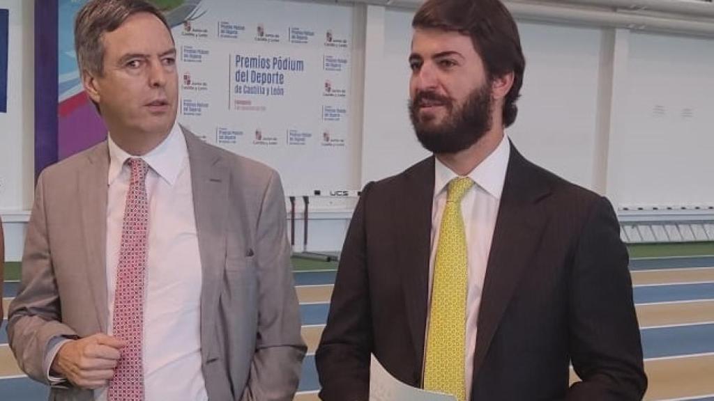 García-Gallardo junto al director general de Deportes de la Junta, Enrique Sánchez-Guijo