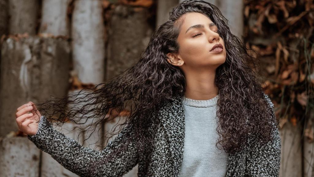 Después del verano, el cabello suele caerse más.