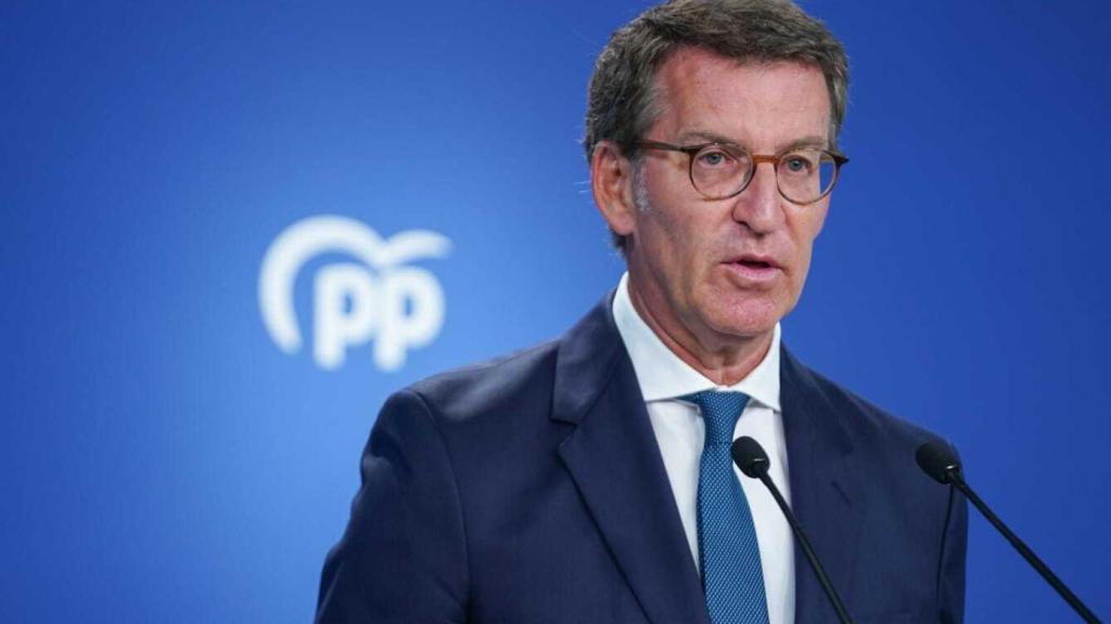El presidente del PP, Alberto Núñez Feijóo, este lunes en rueda de prensa.